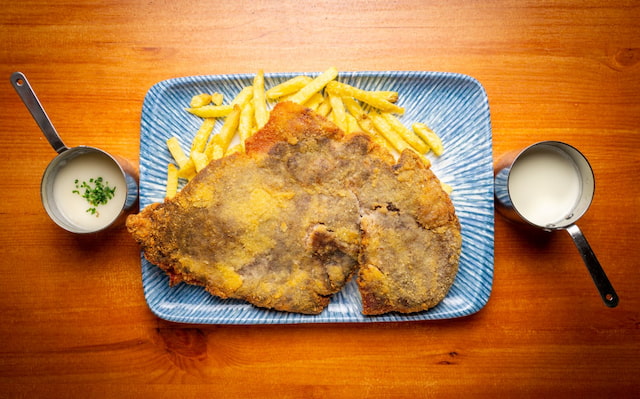 Cachopo con salsa velouté y salsa de Cabrales en Picona